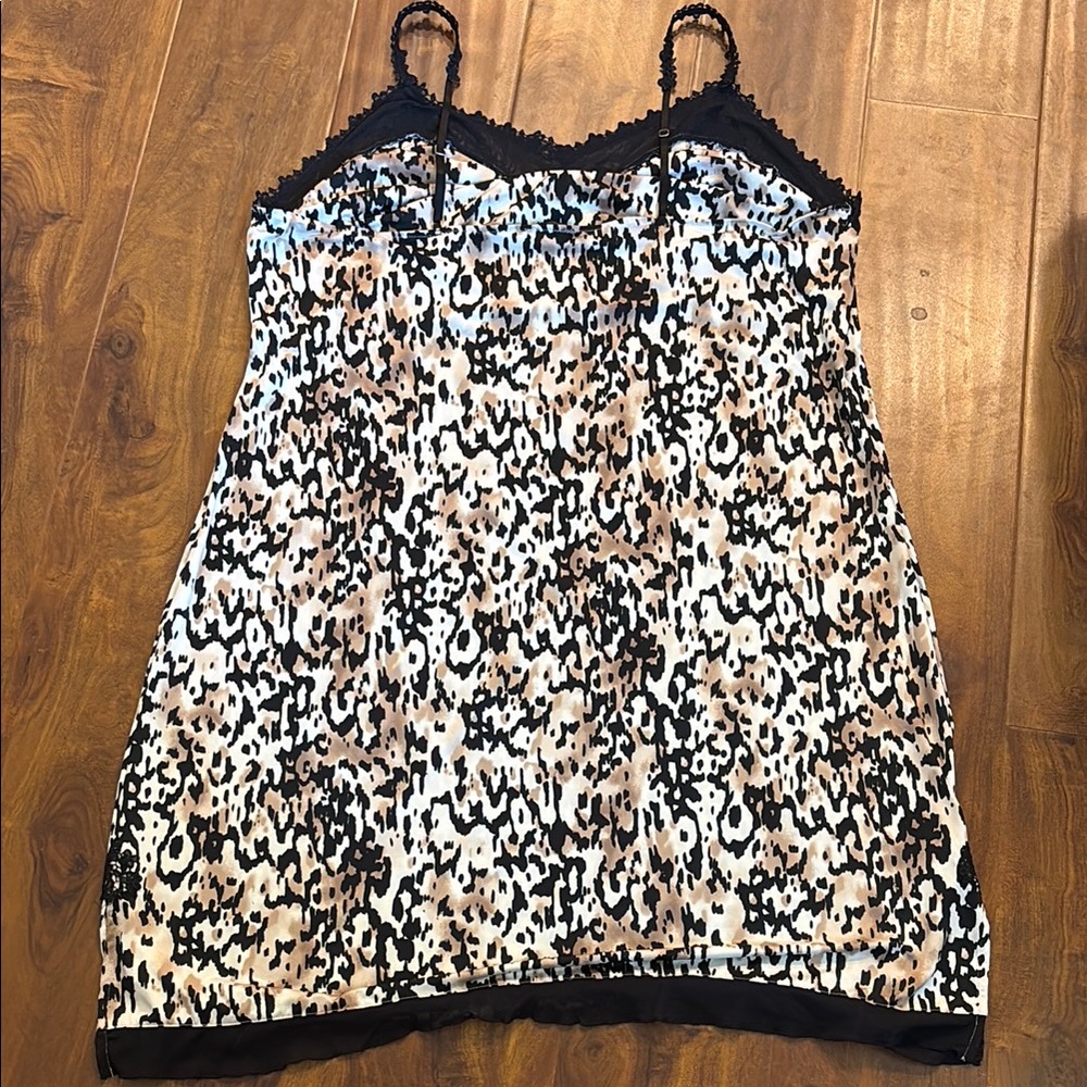 Women's Leopard Print Nightgown - Picture 2 of 3